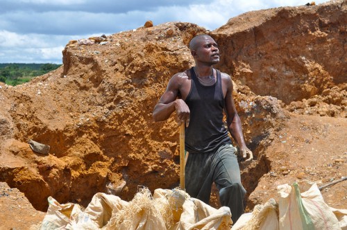 Digging for copper in the Congo. Photo by Fairphone/Flickr