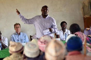 Ketika suatu kekuatan besar dari luar organisasi datang ke suatu tempat baru, hal ini berdampak pada organisasi lokal. Neil Palmer (CIAT)
