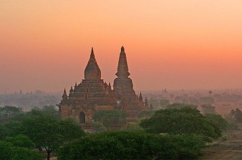 El lento crecimiento económico de Myanmar ha contribuido a la preservación de gran parte de su cobertura forestal . Jean-Marie Hullot