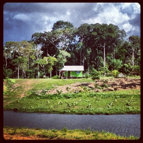 Una casa en la Zona de Asistencia Prioritaria - hasta hace poco, una "tierra de nadie" en términos de los derechos de propiedad formales. Kate Evans/CIFOR