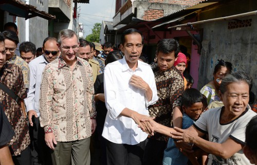 Presiden Indonesia Joko Widodo (difoto tahun silam) telah menggabungkan kementerian lingkungan hidup dan kehutanan negara tersebut, suatu langkah berani yang dapat menghasilkan imbalan dengan menyederhanakan yurisdiksi. Foto Kedutaan AS/Flickr