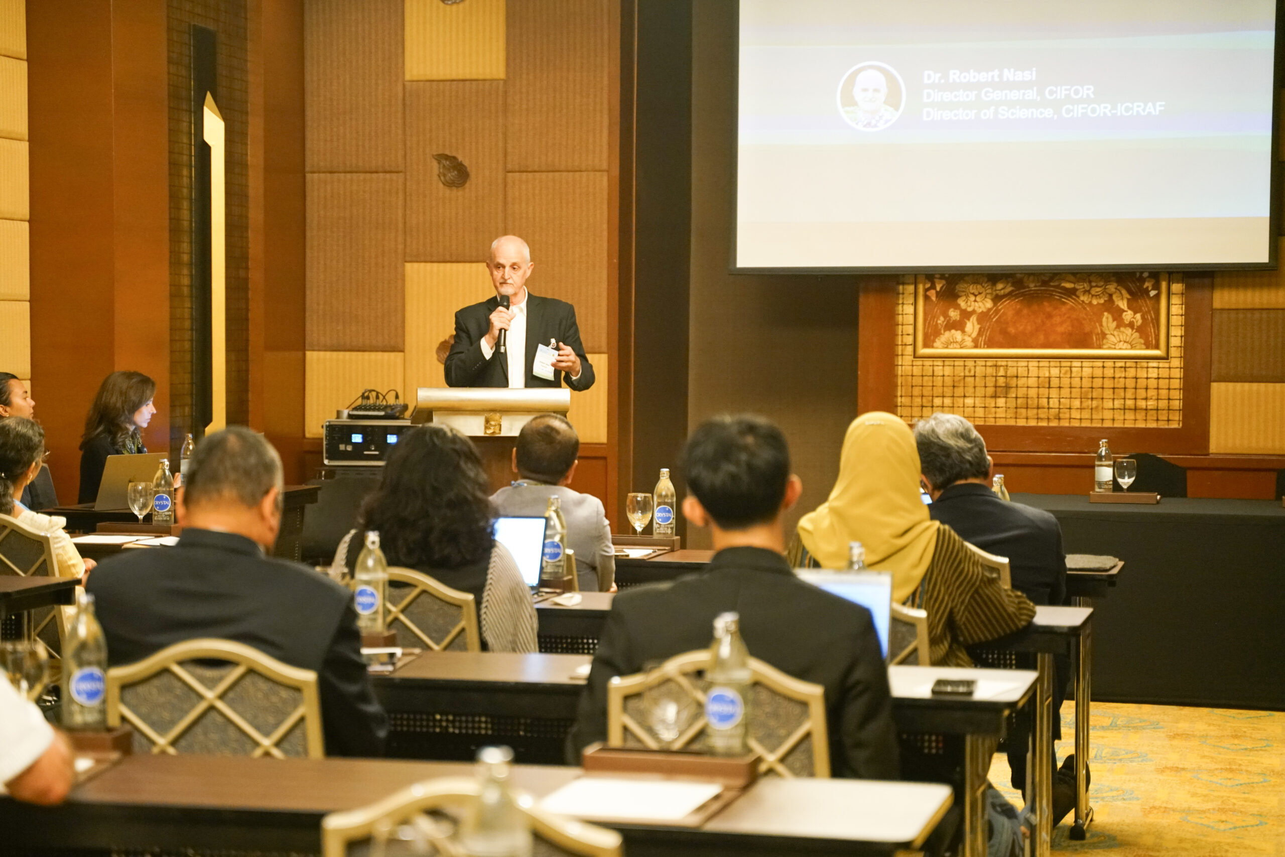 Robert Nasi addresses participants during a smallholder tree farming side event at Asia-Pacific Forestry Week in Chiang Mai, Thailand.