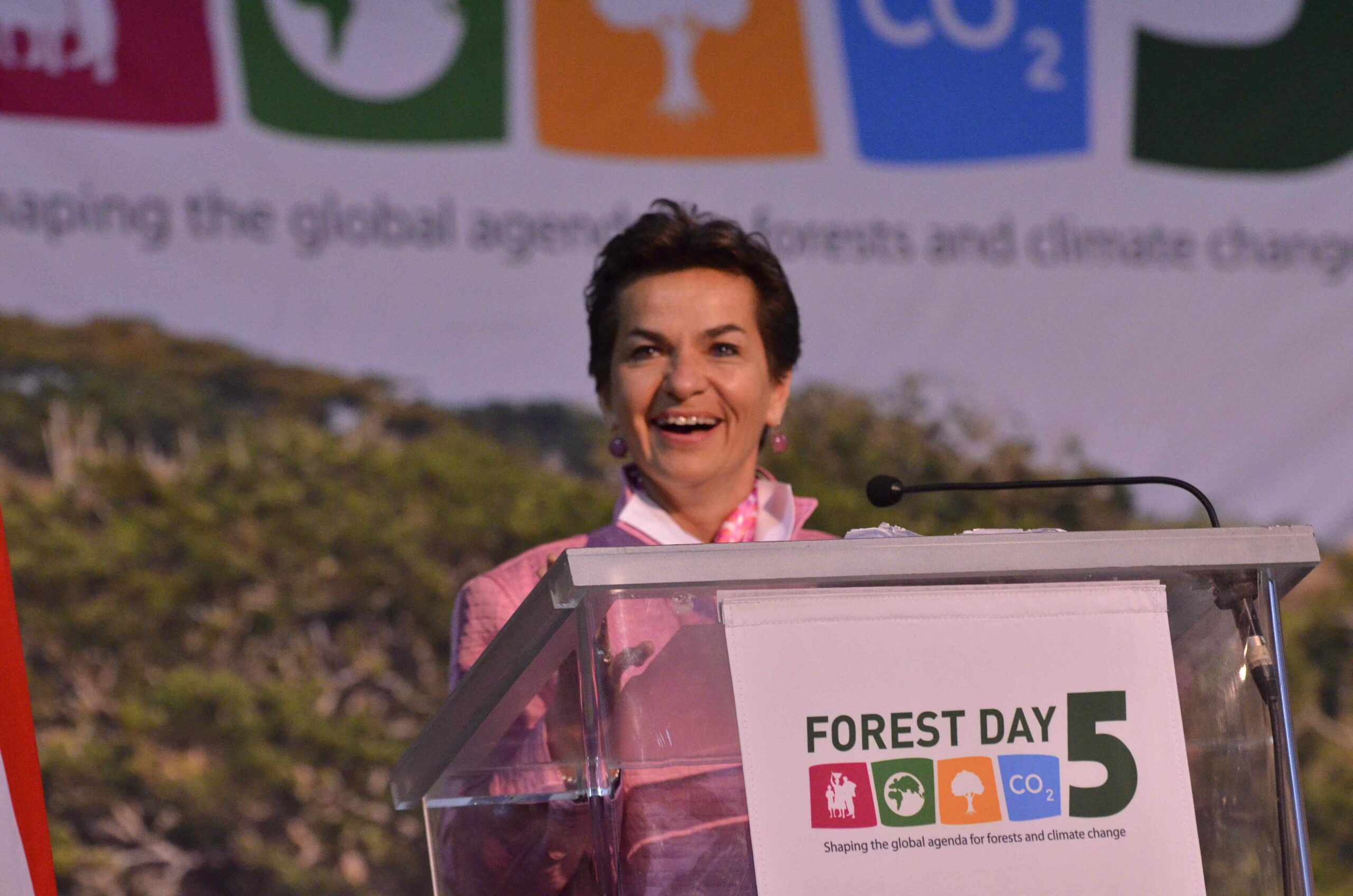 Countries draft “global business plan” for planet at climate summit, Figueres says