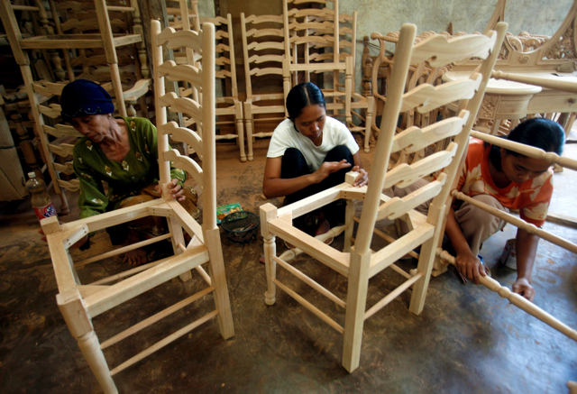 Carving a place for women’s rights in Indonesia’s furniture trade