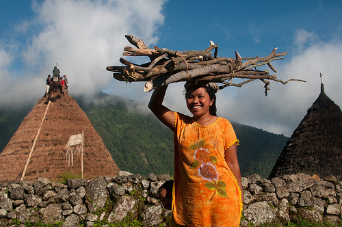 Mencari titik temu teori dan praktik jender