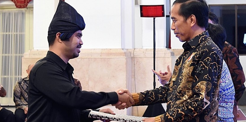 Presiden Indonesia menyerahkan tata kelola hutan pada masyarakat adat