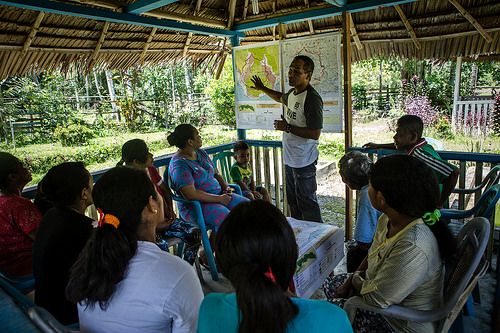 Mengapa perlindungan sosial penting dalam mengelola imbal-balik REDD+