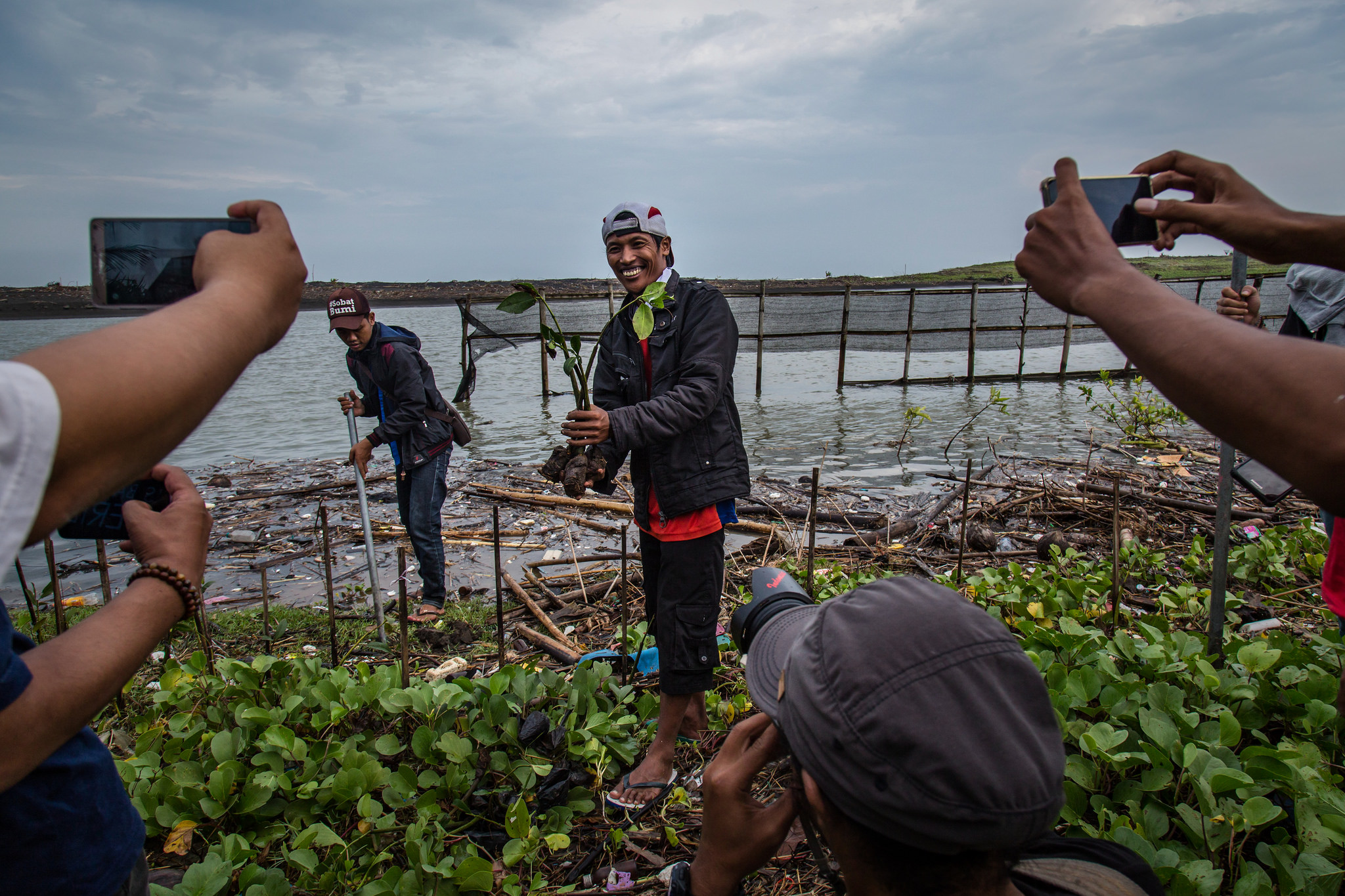 Perubahan iklim di Indonesia, urusan tanah hingga undang-undang