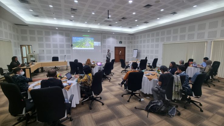 The multi-stakeholder workshop on the interpretation and implementation of REDD+ safeguards in Indonesia organised under CIFOR-ICRAF’s Global Comparative Study on REDD+ (GCS REDD), hosted on 16 May 2023. Photo by Nining Liswanti/CIFOR-ICRAF