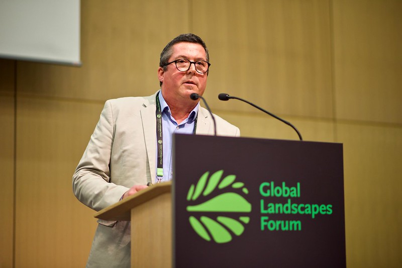 Award recognizes CIFOR’s Terry Sunderland for landmark research defining forest-food nexus