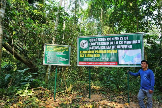President of the ese'ejja Infierno native community at an area in Madre di Dios in conflict with illegal loggers in 2014. Photo by Yoly Gutierrez/CIFOR