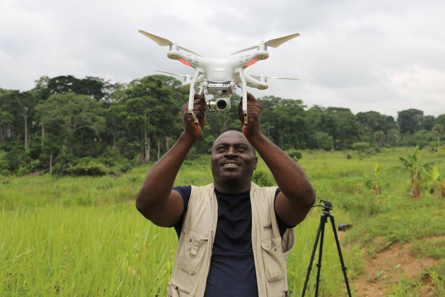 Menerbangkan Drone dengan Menghormati Manusia dan Alam