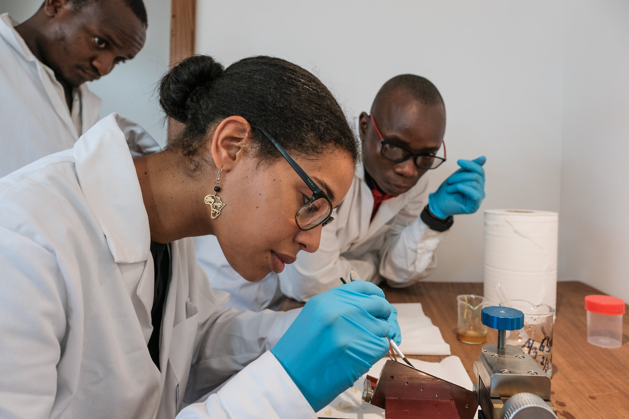 Cada vez hay más mujeres exitosas en la ciencia, ¿significa eso que las actitudes han cambiado?