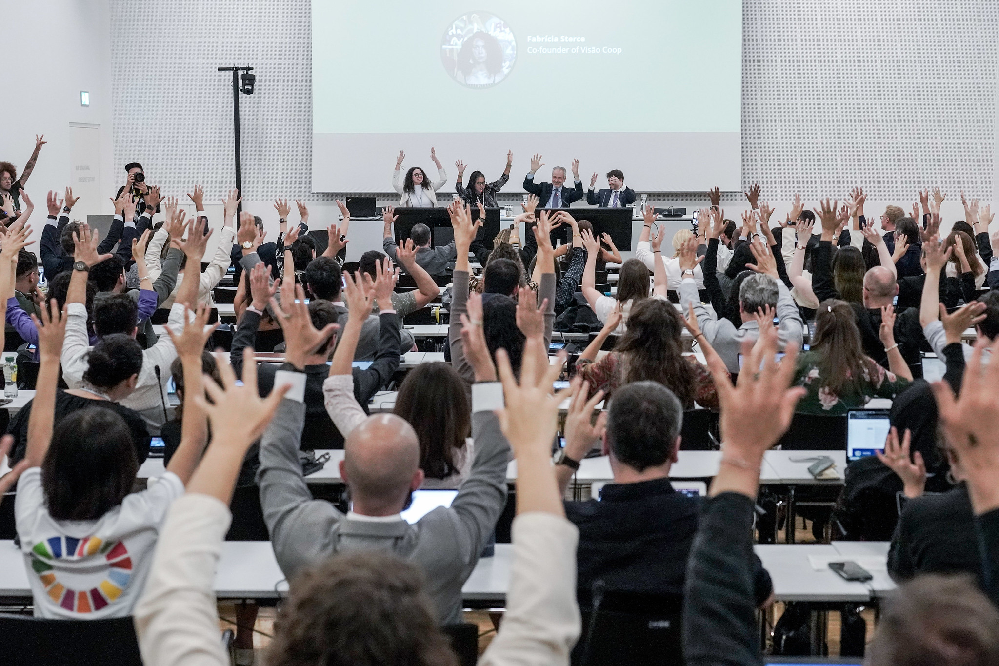 Participants at Climate Week in Bonn respond to the COP30 Presidency’s call for a Brazil mutirão COP30, promoting global collective action on climate change.