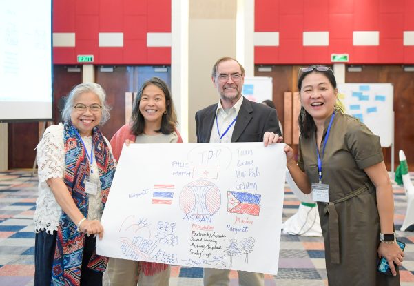 Participants present a collaborative poster during the AE-TPP Annual Members’ Forum Meeting 2025, showcasing ideas on co-creation in agroecological transitions.