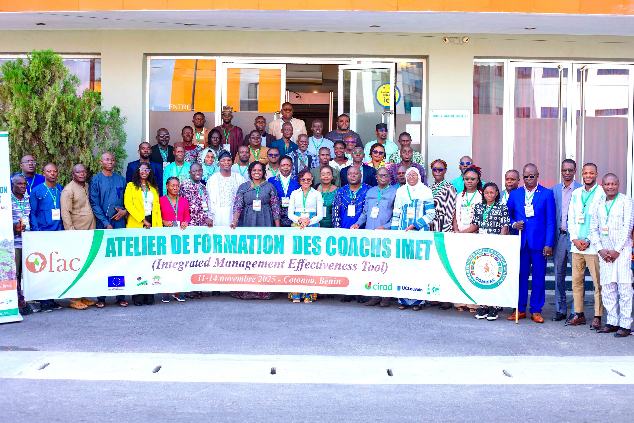 Participants pose for a group photo at an IMET coaches’ training workshop for French-speaking countries held in Benin.